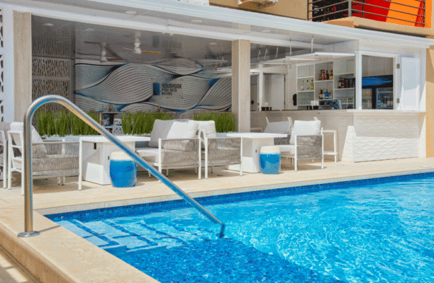 melbourne inn SouthSide Dining with swimming bar